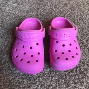 Pink toddler crocs s7
